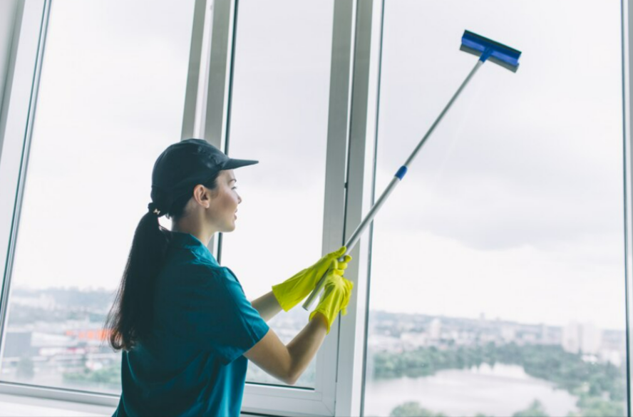 How to Make Homemade Window Cleaner