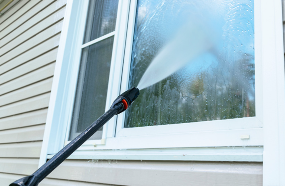 Expert Tips and Tricks For Sparkling Window Cleaning Services